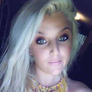 Meet your Posher, Courtney